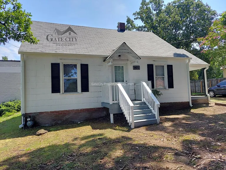 901 Old Thomasville Rd — Photo 1