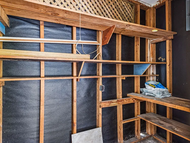 2406 Husson Ave — Photo 32