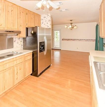 4th image of 150 Bel Air Cir