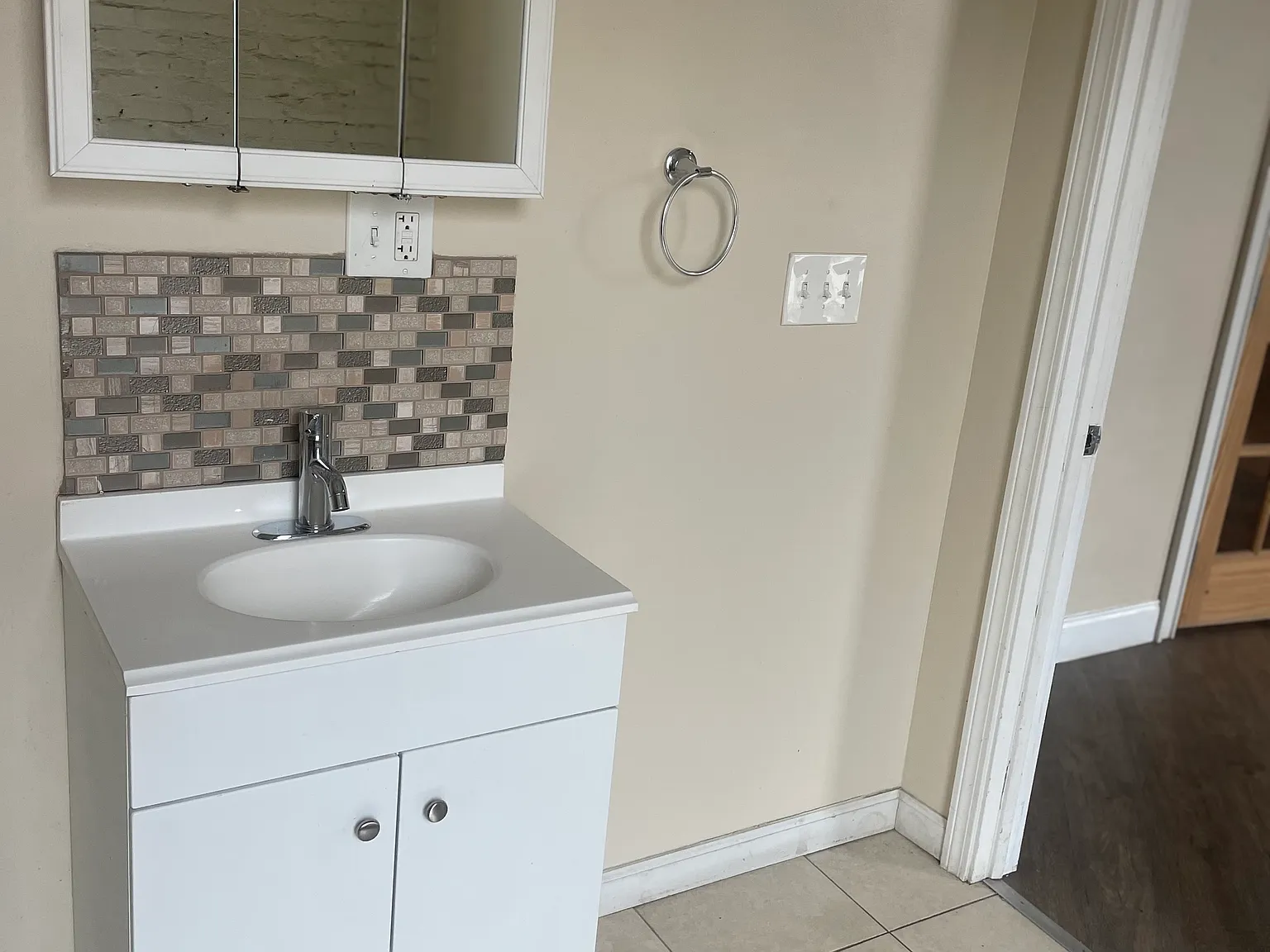 2 bed, 800 sqft, $1,650 — Photo 3