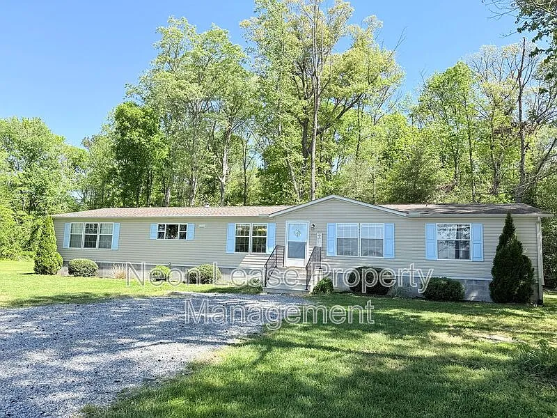 3 bed, 3.0 bath, $1,700 — Photo 2