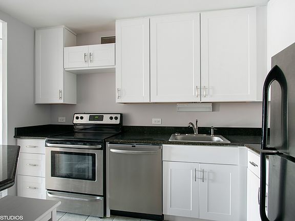 5th image of 2020 N Lincoln Park W APT 9D