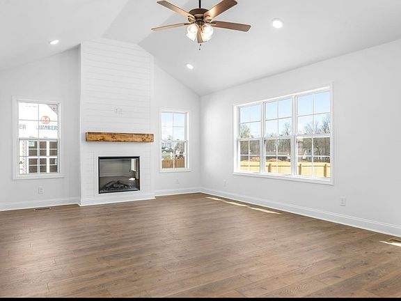 2nd image of 1208 Elizabeth Ln