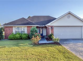 110 Drake Dr, Muldrow, OK 74948