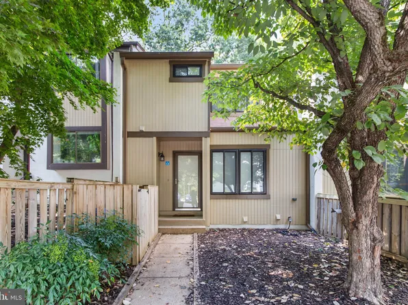 11713 Decade Ct, Reston, VA 20191