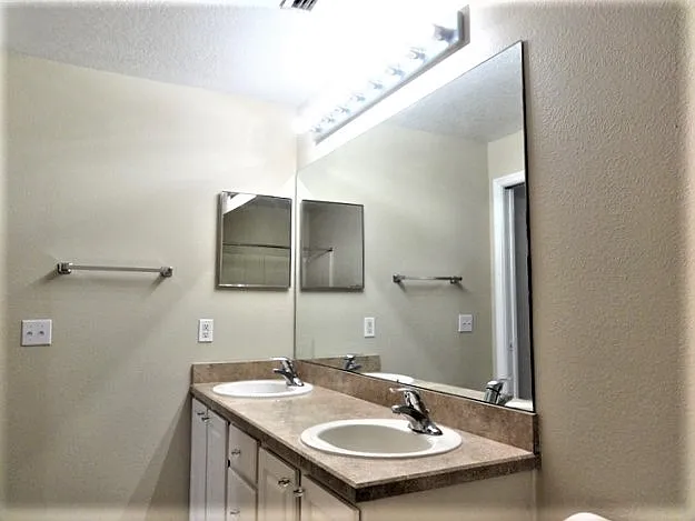 2170 Savannah Oaks Ln — Photo 10