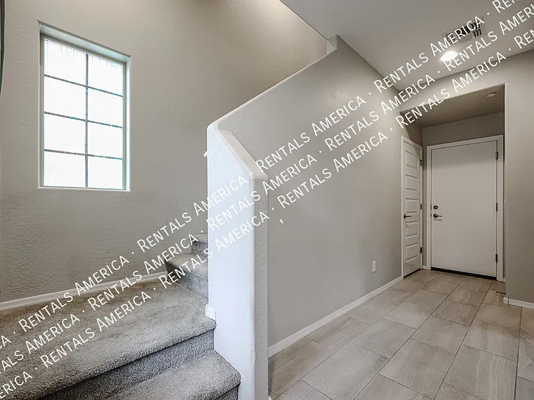 1701 E Dogwood Ln — Photo 5