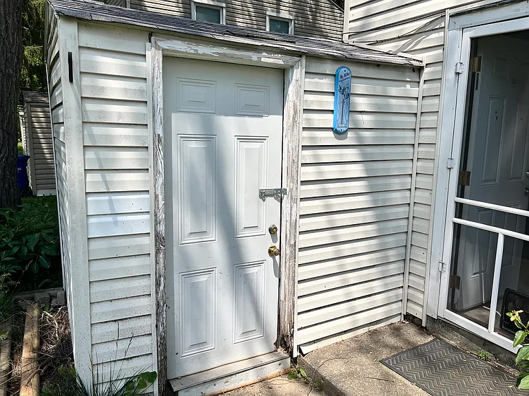 741 Valerie Ln — Photo 15