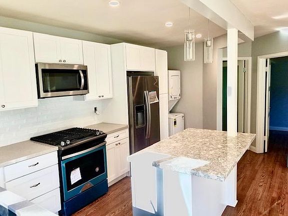 5th image of 648 Westminster Dr