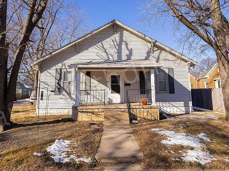 735 S Laura Ave — Photo 1