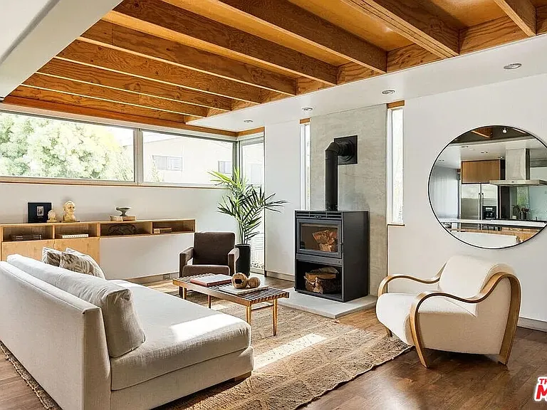 724 Superba Ave — Photo 9