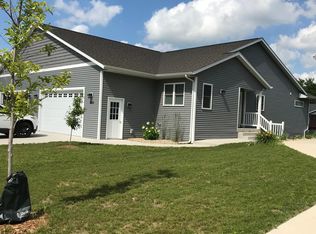 840 Thompson Dr, Oregon, WI 53575