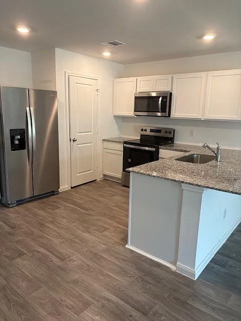3 bed, 2.5 bath, 1206 sqft, $1,750 — Photo 3