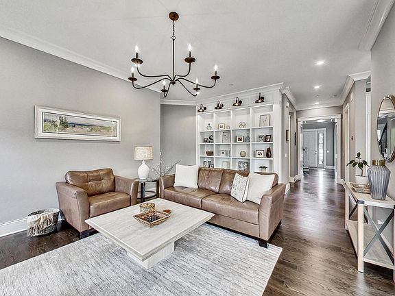 3rd image of 1106 Hickory Dr