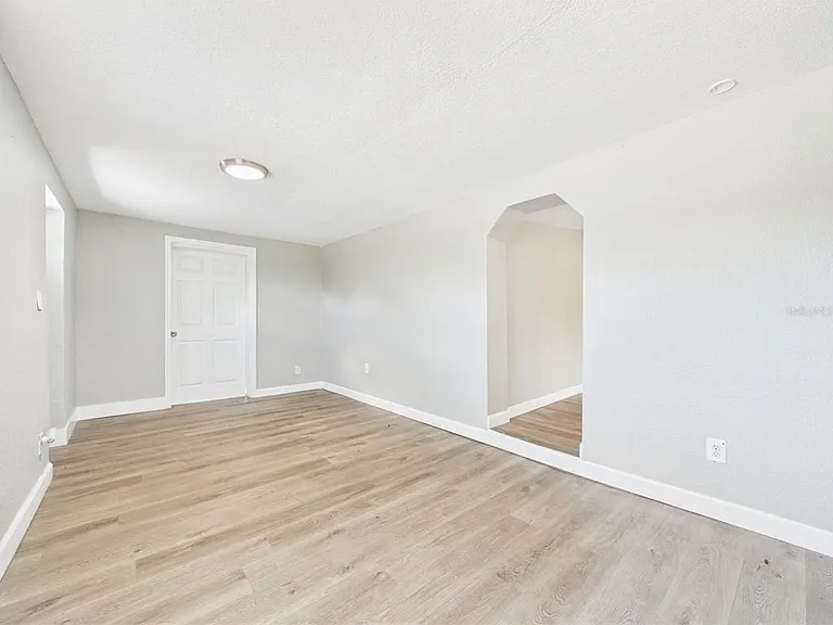 605 S Disston Ave — Photo 13