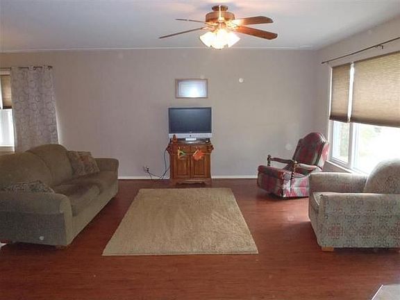 3rd image of 408 N Emily St