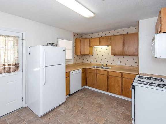 Furnished Kitchen