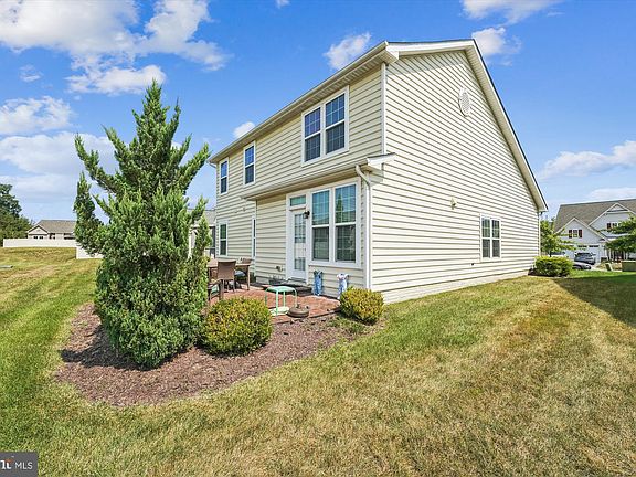 3rd image of 3141 Lady Banks Ln