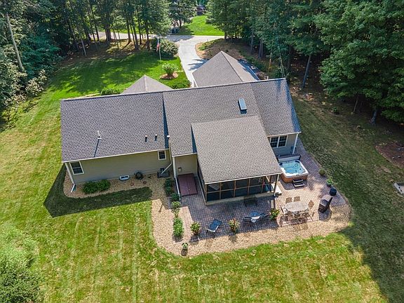 4th image of 383 Mashapaug Rd