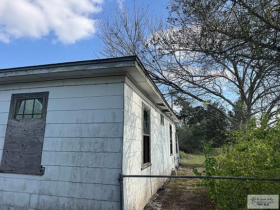 4th image of 202 Ponciana St