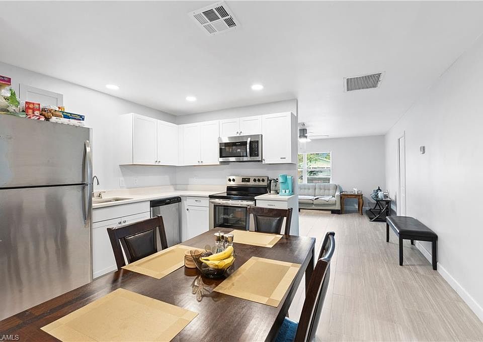 1st image of 1082/1084 San Remo AVE
