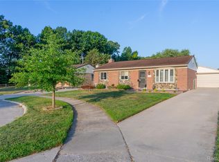 13820 Somerset Ct, Southgate, MI 48195