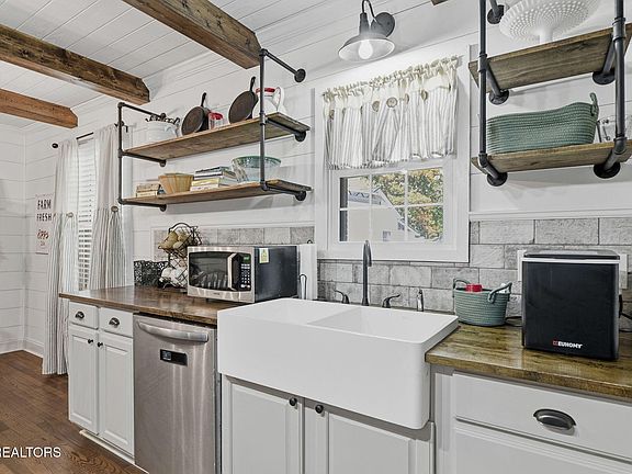 5th image of 904 Granville Conner Rd