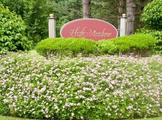 34 Ledgewood Dr, Brookfield, CT 06804