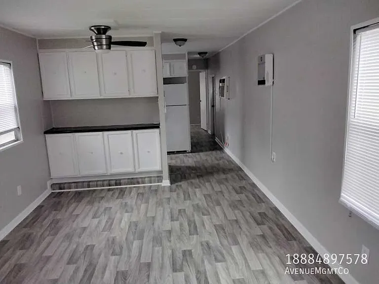 512 10th St SW #12 — Photo 6