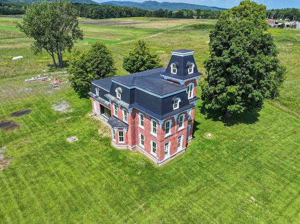 249 Point Rd, Willsboro, NY 12996