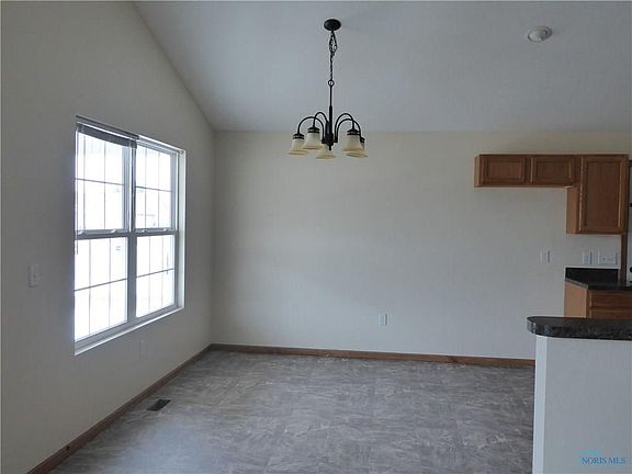4th image of 313 Dogwood Ln