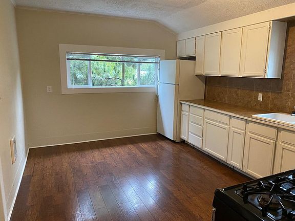4th image of 216 N Gold St APT 3