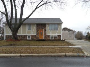 826 Sumac Dr, Streamwood, IL 60107