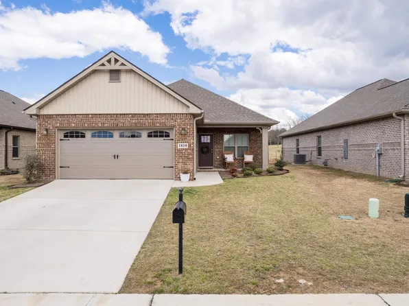 1810 Shadowbrook Ln, Cullman, AL 35055