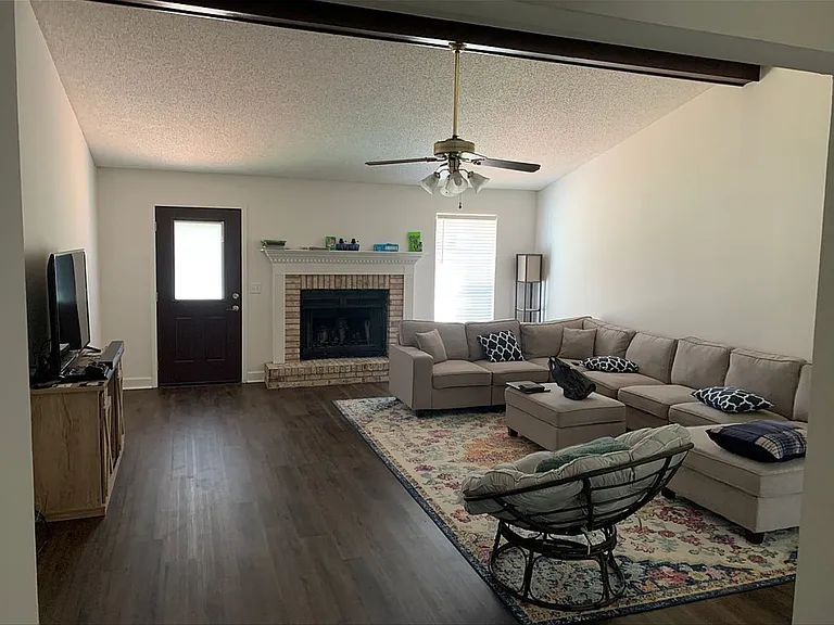 33 Alexander Ct — Photo 2
