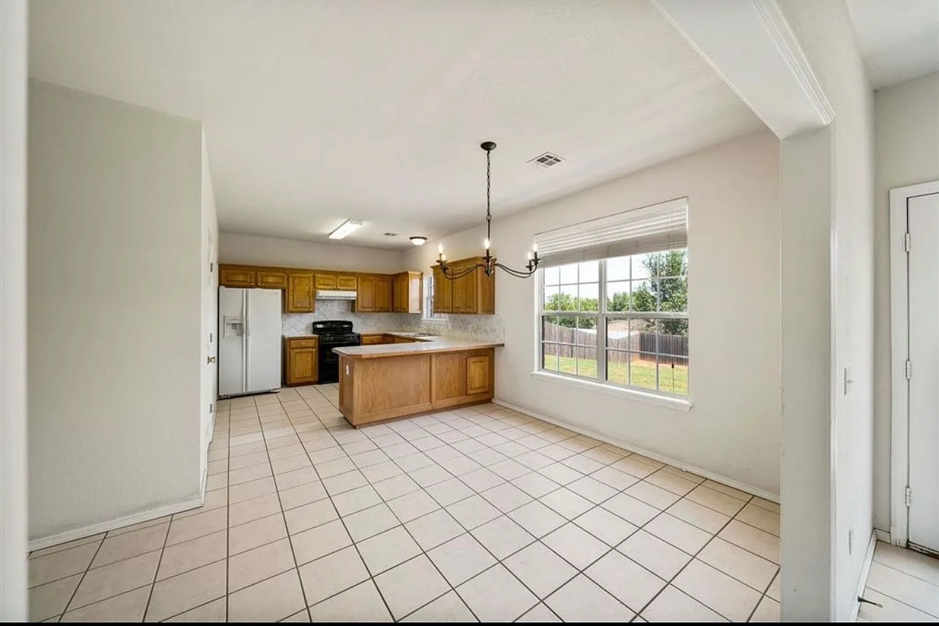4 bed, 1996 sqft, $700 — Photo 4