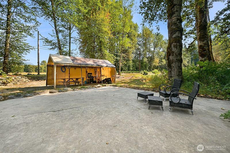 4th image of 9364 Thunderbird Lane