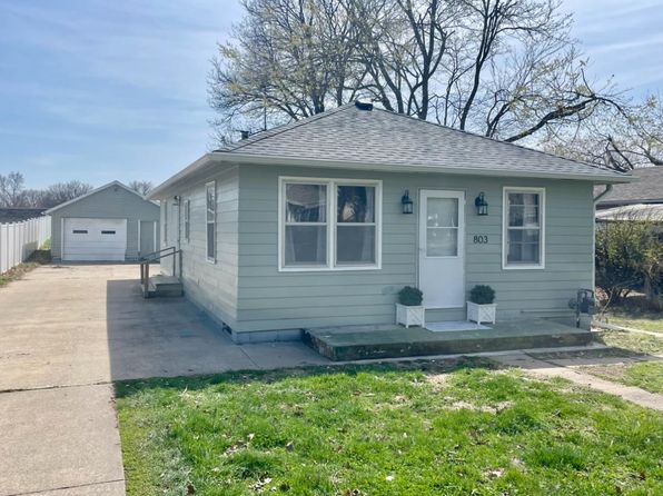 803 E 16th St, Falls City, NE 68355