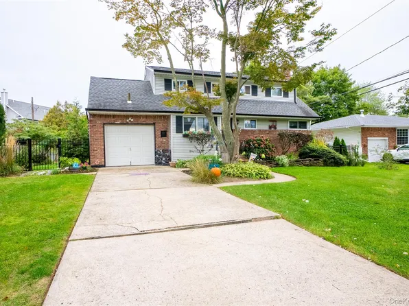 4 Andam Way, Saint James, NY 11780