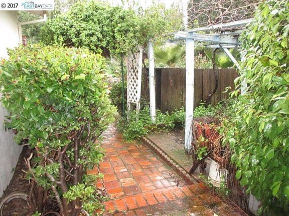 3rd image of 2928 Lucena Way