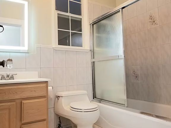 4th image of 858 Vallejo St #0
