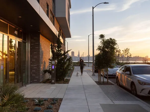 490 Avenue of the Palms