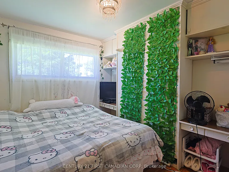 268 Burlington Cres — Photo 12