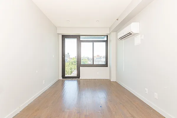 Rented by MySpaceNYC | media 29