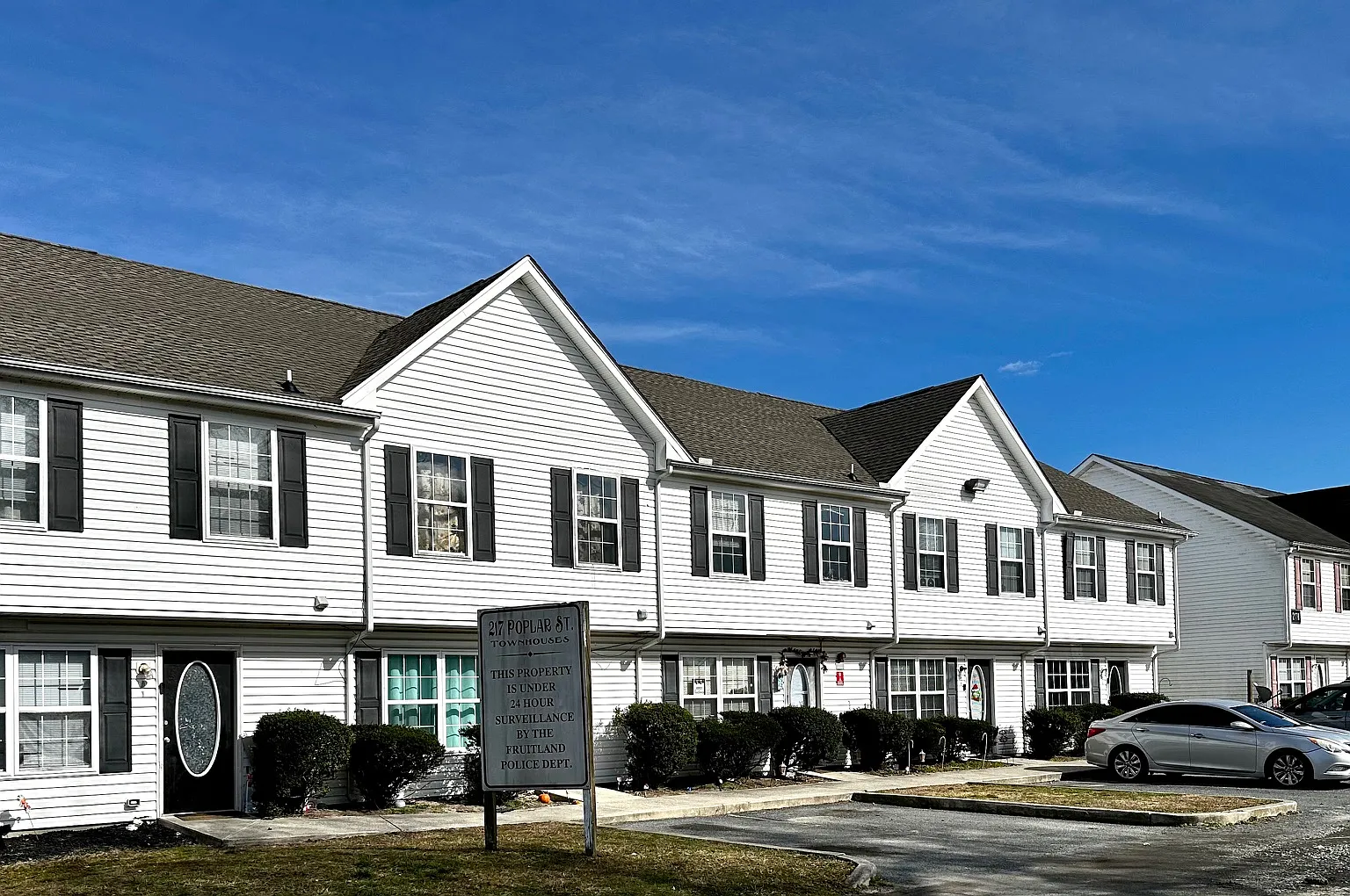 3 bed, 1.5 bath, 1200 sqft, $1,650 — Photo 1