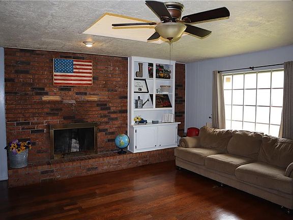 3rd image of 9817 Blue Bonnet Dr