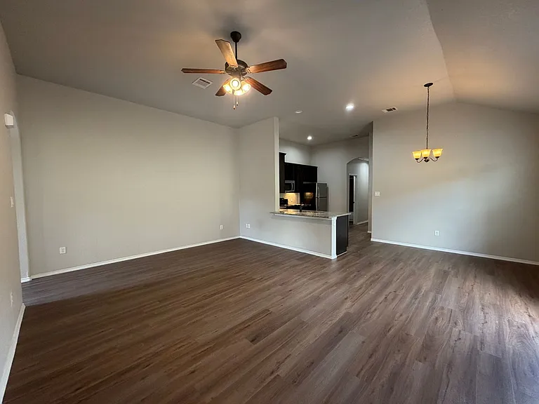 1129 Stanley Way — Photo 4