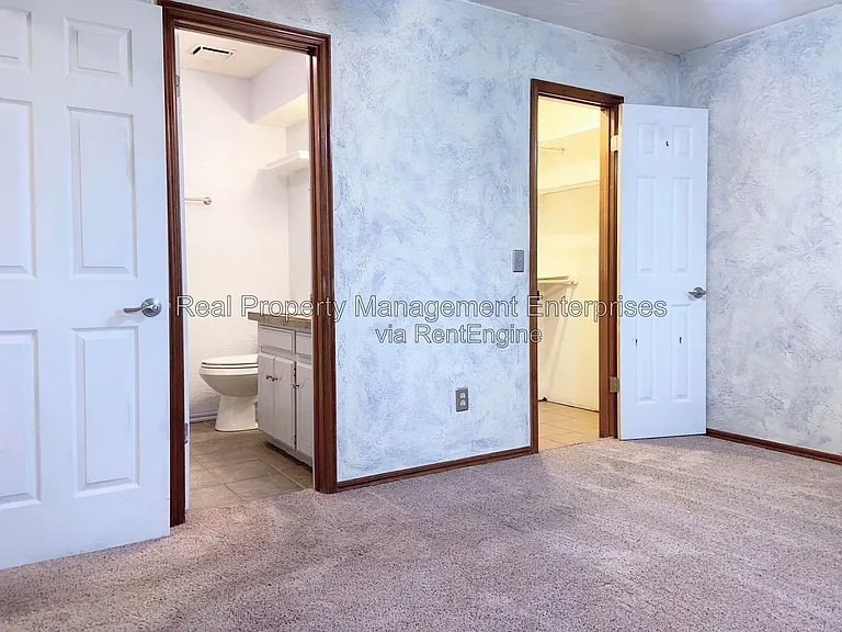 204 W 10th St — Photo 7