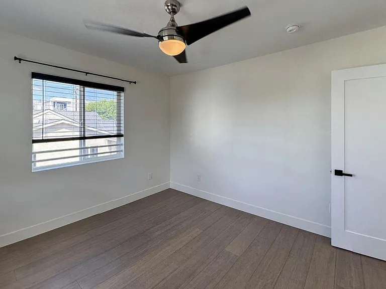 1208 N Alexandria Ave — Photo 16