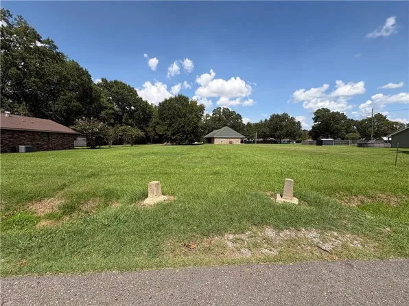 Decuir St, Marksville, LA 71351